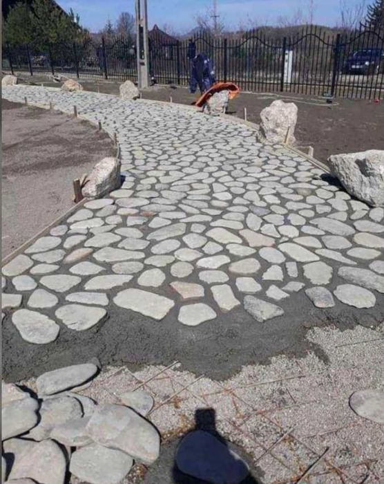 Amenajări cu piatră naturală de munte și montaj inclus