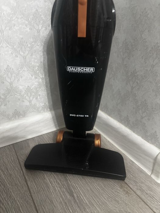 Продам вертикальный пылесос