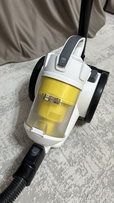 Пылесос karcher в отличном состояний
