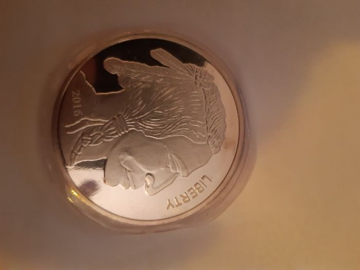 Vand urgent 2 monede argint