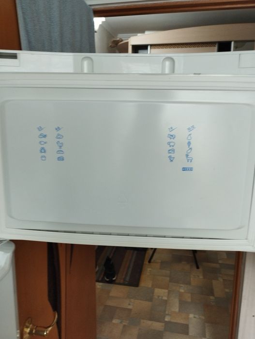 Прода Халодильник INDESIT  Срочно Продаю !!!