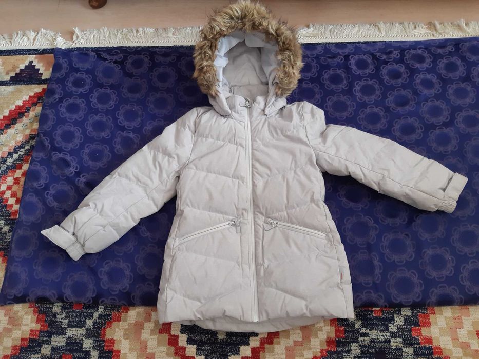 Продам пуховик для девочки Reima