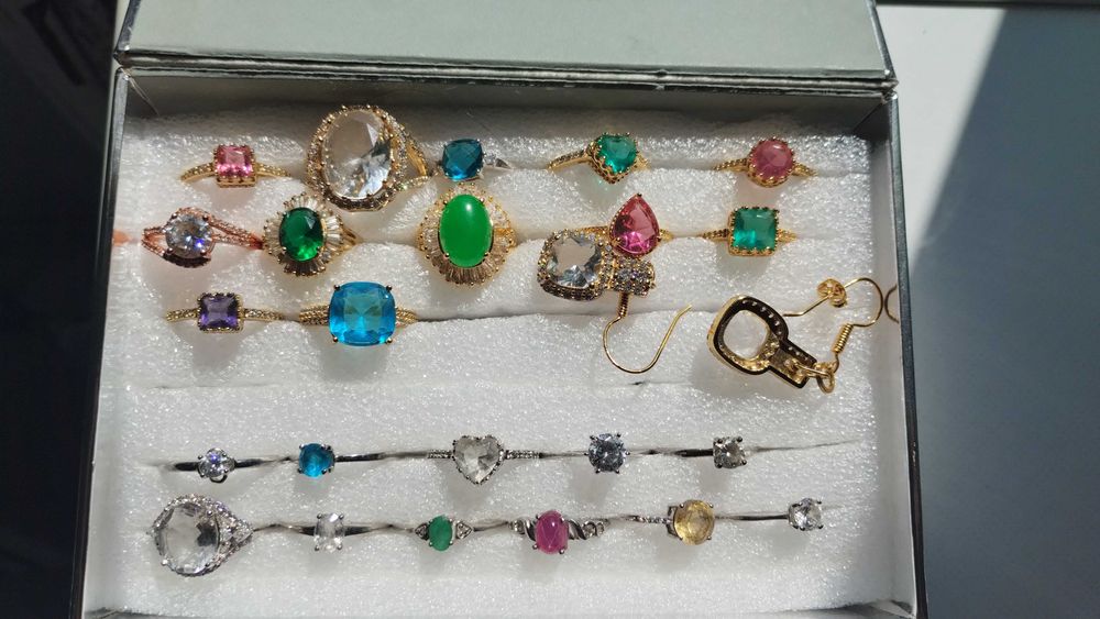 Vand inele si cercei placate cu aur și argint  925