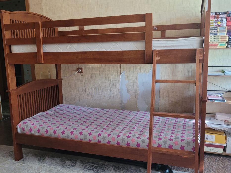 Продам двух ярусную кровать