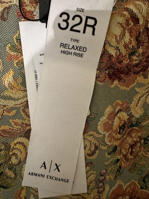 Джинсы Armani Exchange.