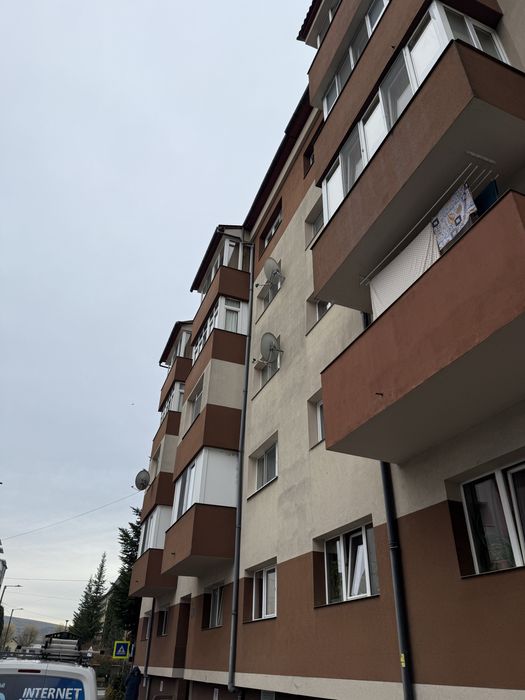 Inchiriez apartamen doua camere decomandat