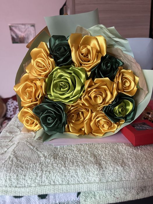 Buchete satin diferite modele realizate pe comada