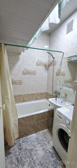 Продам чиланзар 19.  Двух комнатная.   Балкон  1,5×6