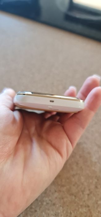 Nokia Oro, ediție limitată, placat cu aur 18K