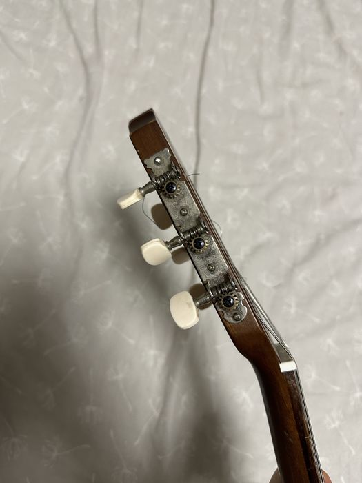 Продам гитару Yamaha C40