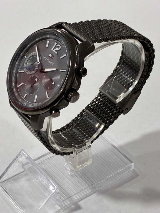 Часовник Tomy Hilfiger
