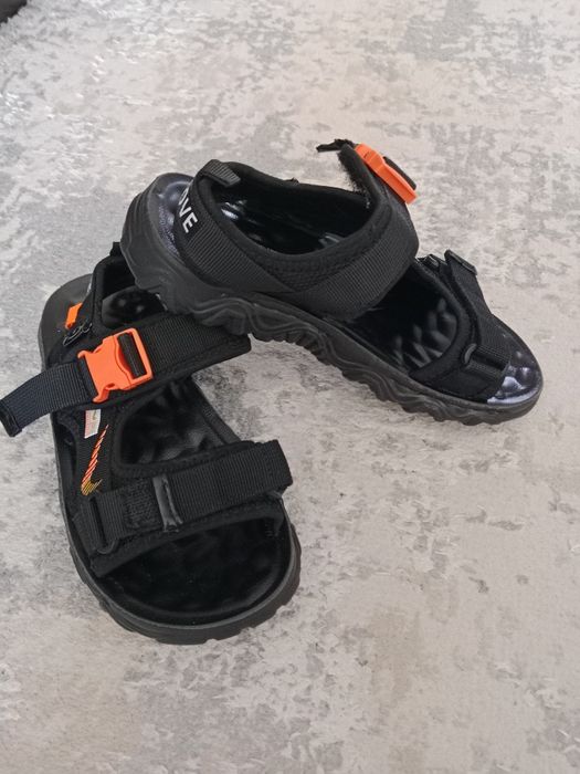 Продам детскую обувь 32 размер