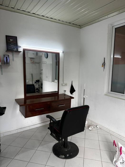 2 ta kreslo  2 oyna mebel rakvina 1ta sushilka divan va shu xamasi