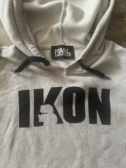 Продавам суитчър Karl Lagerfeld,който е много запазен.