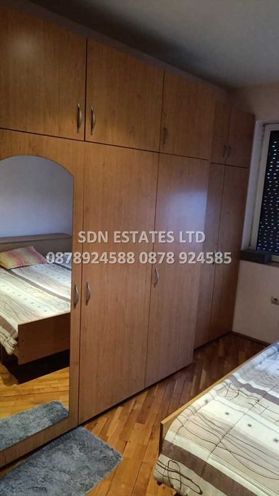 Продава напълно обзаведен етаж от къща в с. Бузовград