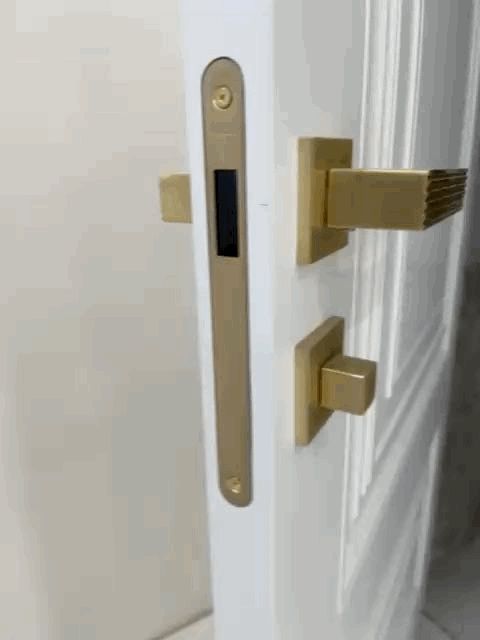 Установка межкомнатный дверей