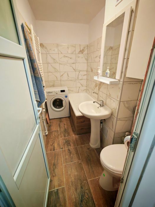 35ani exp Casa scarii Zugravit, faianta, gresie, sanitare, parchet, rigips