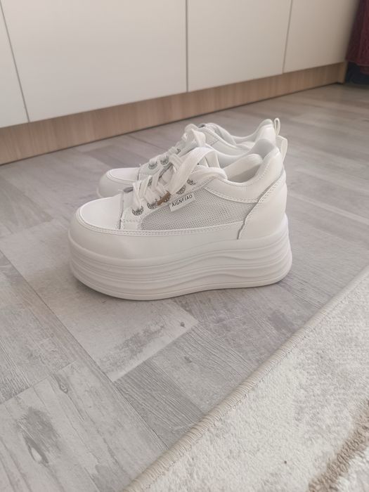 Новые ботики кросы 34,35 размер …