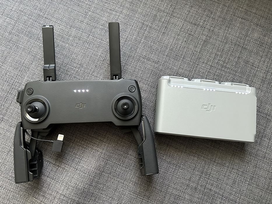Drona DJI Mini SE pachet Fly More Combo