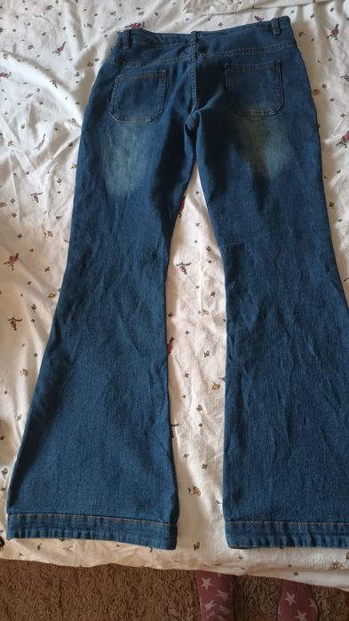 Blugi evazați elastici