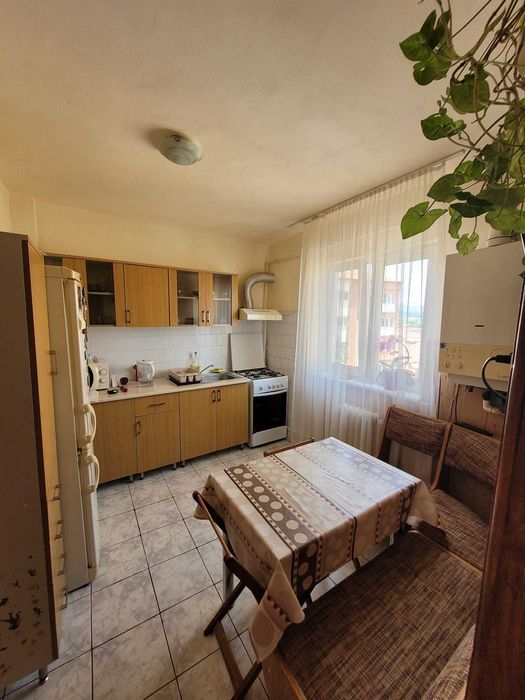 Apartament 3 camere, zona Dalas, cu pivnita si garaj
