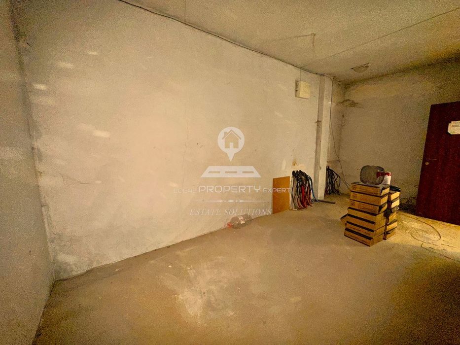 Склад в Благоевград, област-гр.Банско площ 22 цена 14000