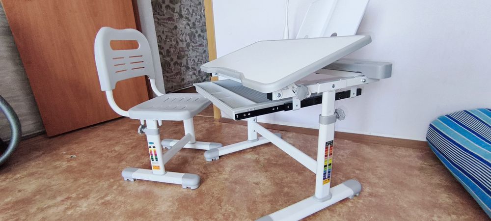 Школьная парта для начальных классов