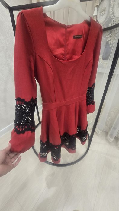 Нарядное женское платье