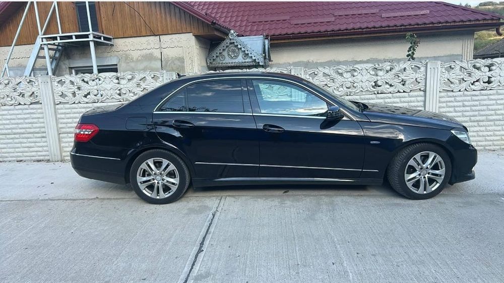 Vând Mercedes E Class