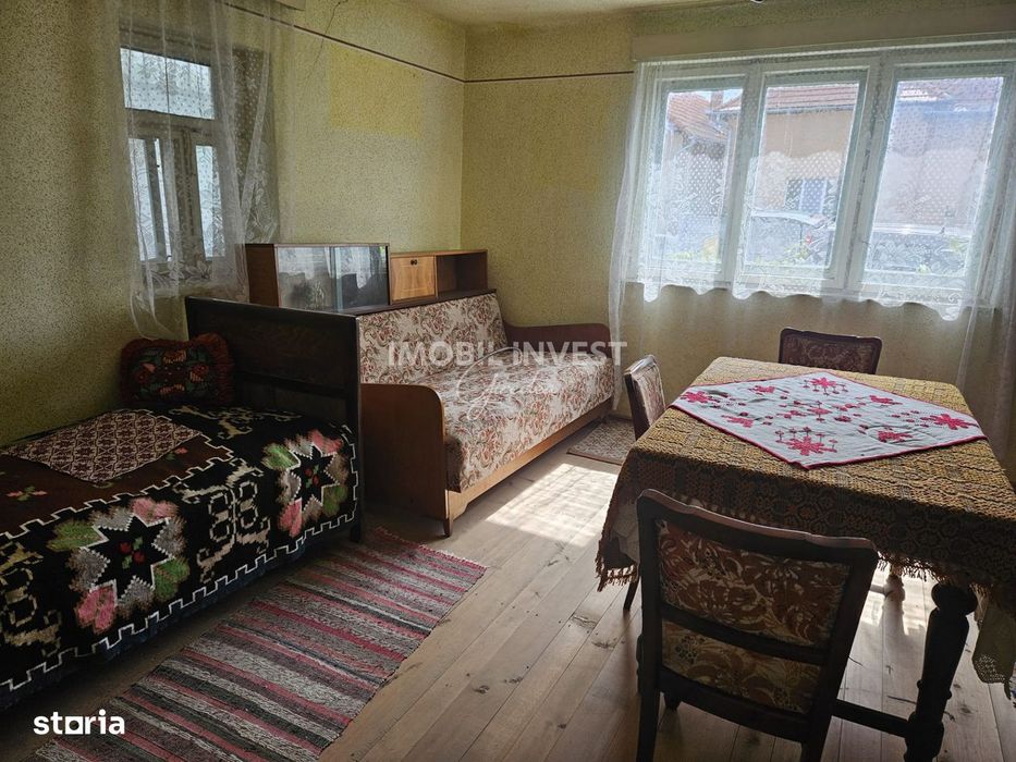 Oferta Casa 100Mp, 3 Camere,2 Pivnite,Garaj, Teren 1318, Pret 52.000E