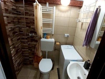 Garsoniera cocheta si spatiu depozitare - de inchiriat Piata Victoriei