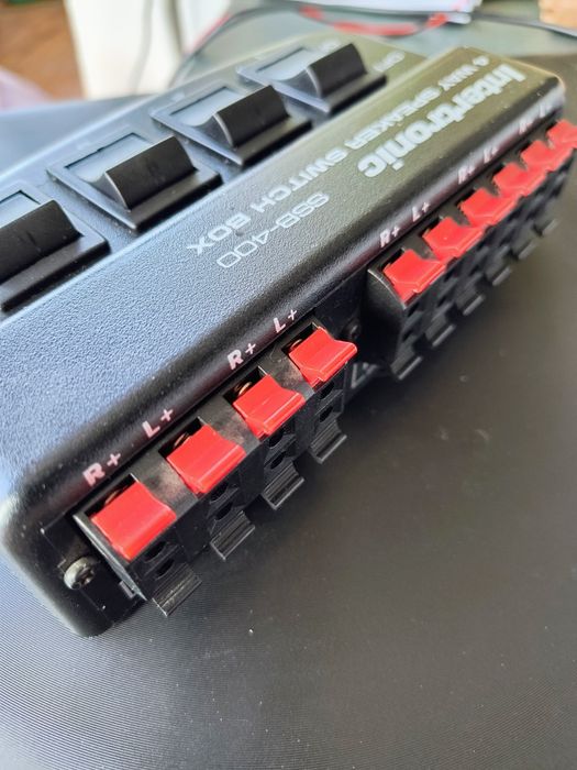 Switch box audio cu patru intrari INTERTRONIC