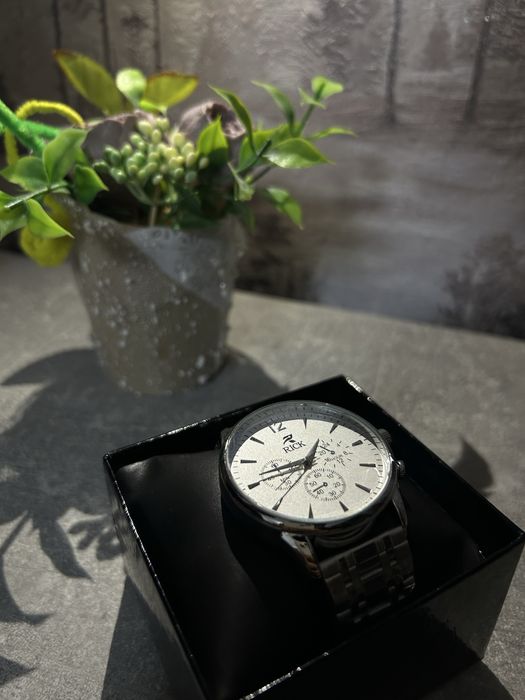 Продам стильные часы Rick