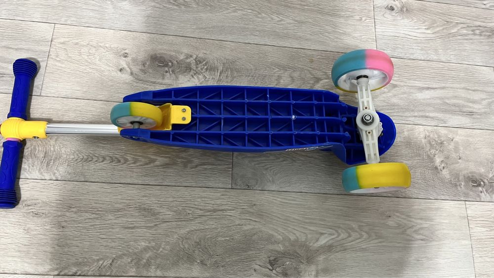 Продаю детский самокат