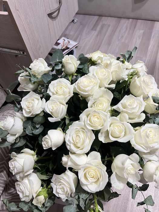 Цветы алматы 35 розы белый