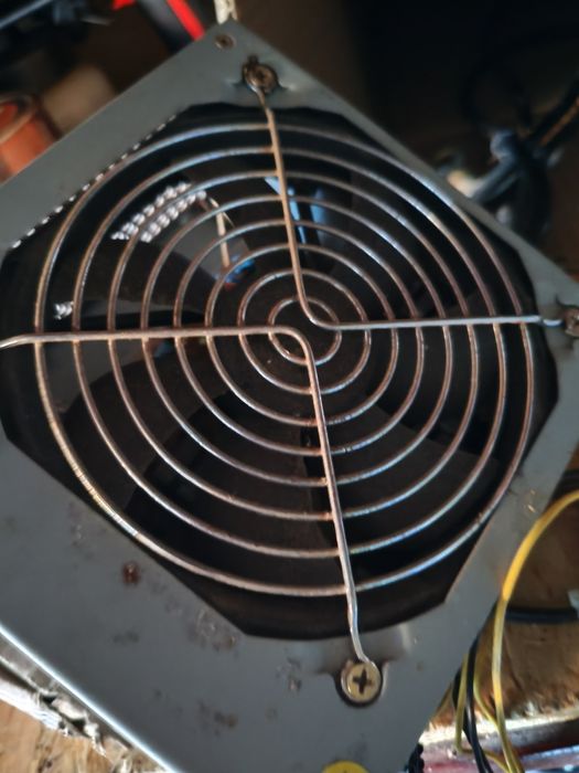 Vând sursa HIPRO 330w