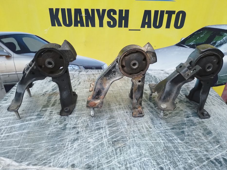 Подушка двигателя задняя Тойота Карина Е