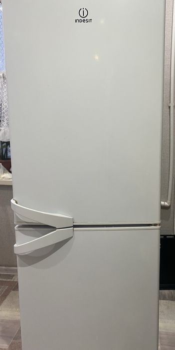 Продам холодильник Индезит