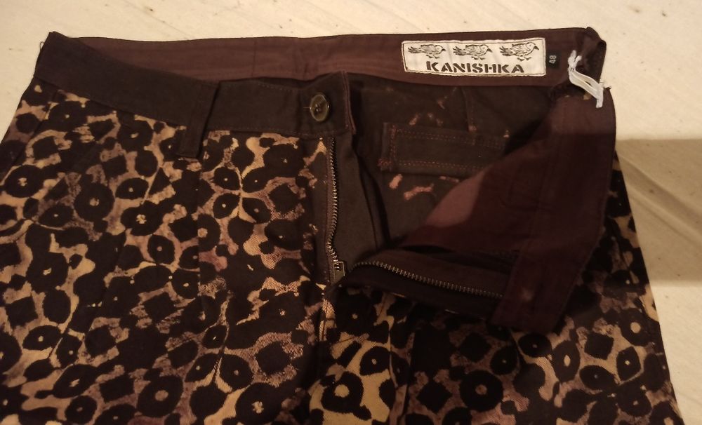 Продам женские джинсы