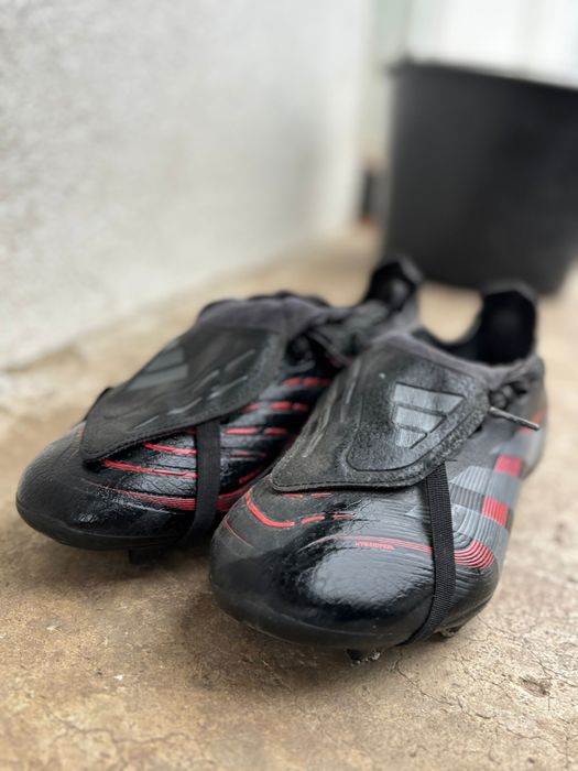 Vând ghete de fotbal Adidas Predator black mărimea 44,preț fix 250 ron