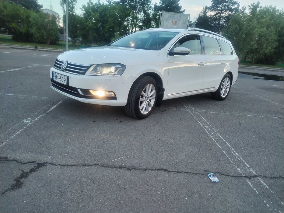VOLKSWAGEN Passat 2011