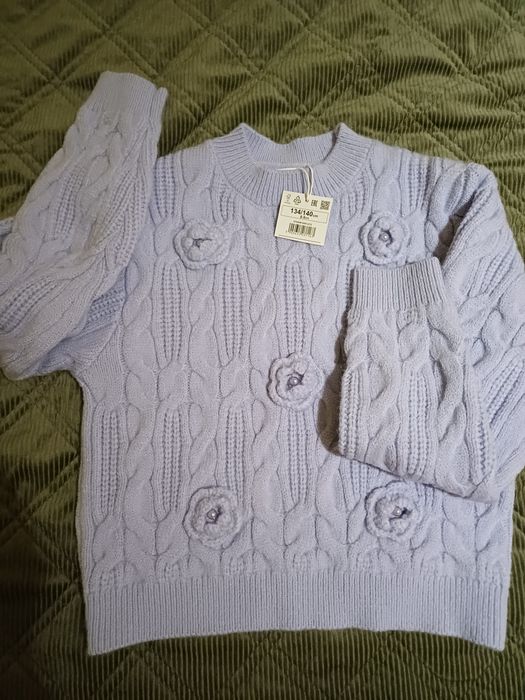 Жилетка, пухкаво яке, две блузки 134 р.