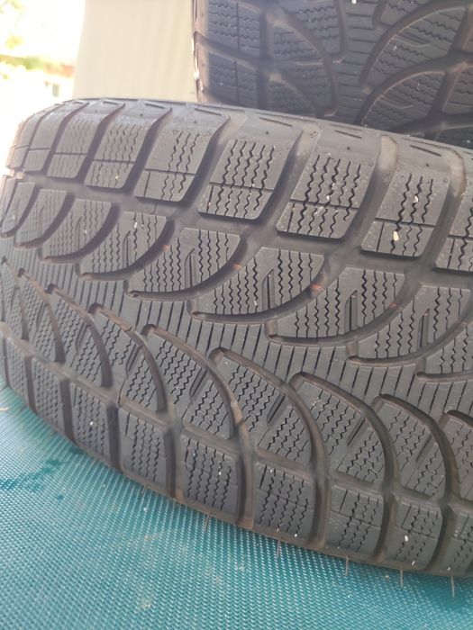 2 бр зимни 235/60/18 Bridgestone