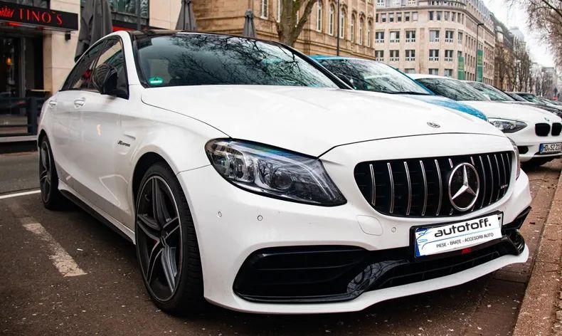 Bara fata compatibila cu Mercedes W205 S205 A205 C205 (14-20) C63 Design