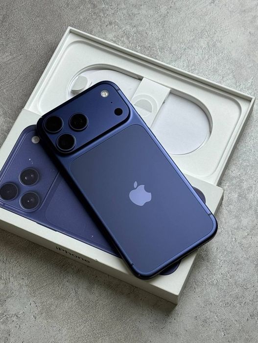 Iphone 17 pro max blue
