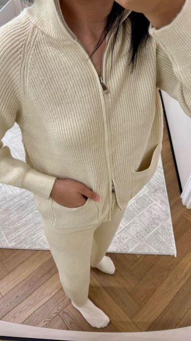 Продается свитер лонгслив и тройка