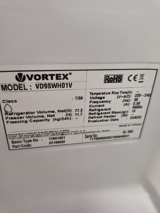 Vând frigider cu congelator