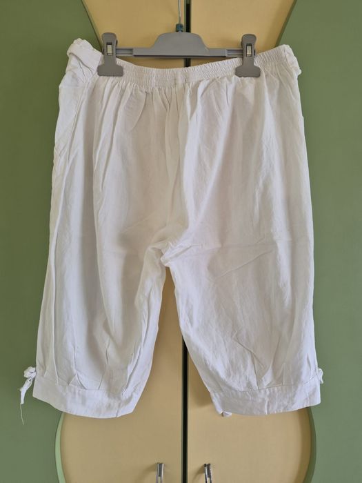 Pantaloni albi trei sferturi 40