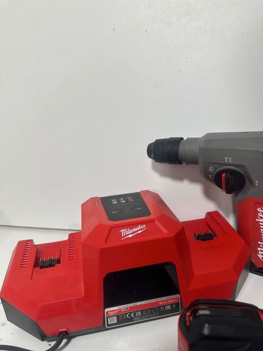 Set Milwaukee rotopercutor /fierastrau/multifunctionala/ M18 FUEL - FHX + FMT + Hackzall + 2 acumulatori + M18 DBSC