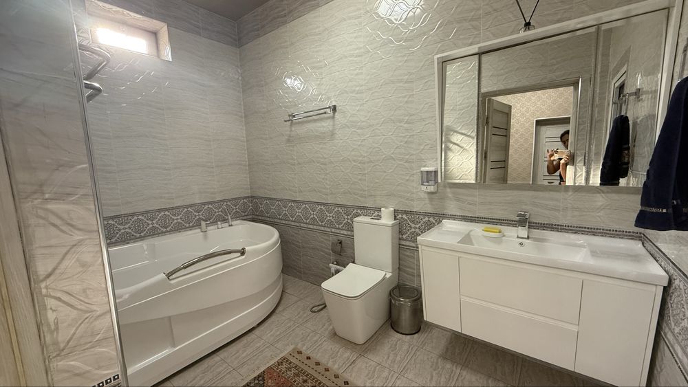 Продаю дом метро Максима Горького, 6-ти комнатный, 350 кв, 5 сот